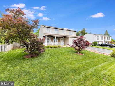 1322 Forty Oaks Dr Herndon, VA 20170