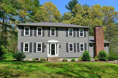 13 Robin Road Norfolk, MA 02056