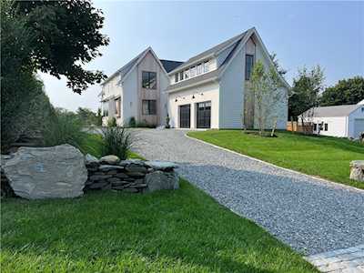 300 Vaucluse Ave Middletown, RI 02842