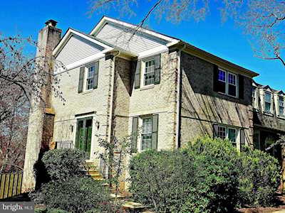 8212 Cedar Landing Ct Alexandria, VA 22306