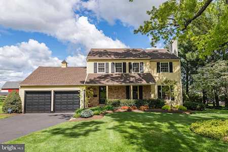 1090 Kenyon Dr Fort Washington, PA 19034
