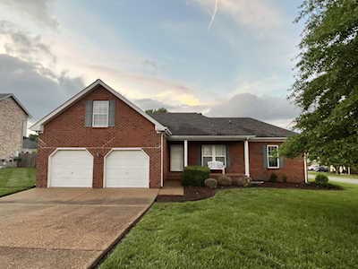 1027 Rutherford Way Hendersonville, TN 37075