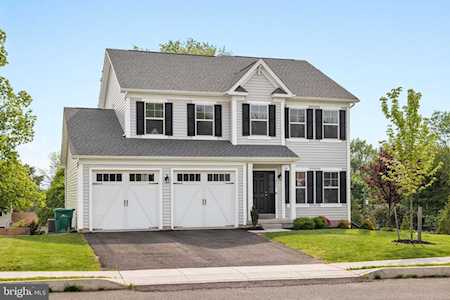 1011 Bayberry Dr Pennsburg, PA 18073