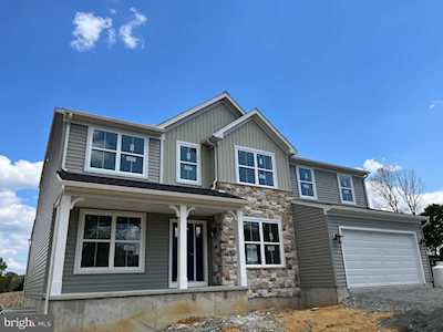 25 S Brick Ln Elverson, PA 19520