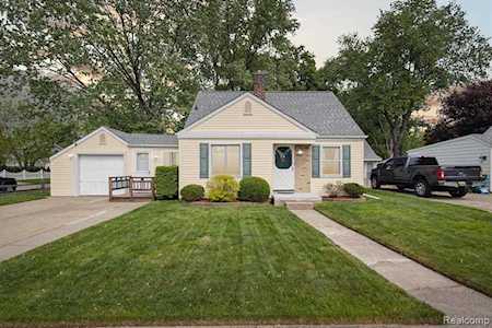 21780 Purdue Ave Farmington Hills, MI 48336