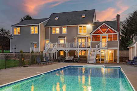 9 Strawberry Ln Stratham, NH 03885