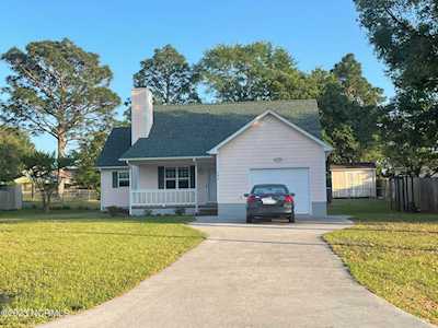 104 Sussex Lane Hubert, NC 28539