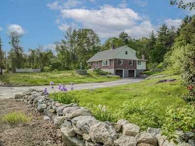 208 Sherburne Avenue Tyngsborough, MA 01879