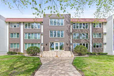 4401 Parklawn Avenue #102W Edina, MN 55435