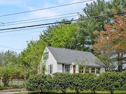 125 Phillips Brooks Rd North Andover, MA 01845