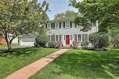 8 Meadowbrook Dr Barrington, RI 02806