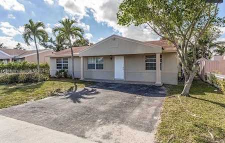 1271 SW 73rd Ave North Lauderdale, FL 33068
