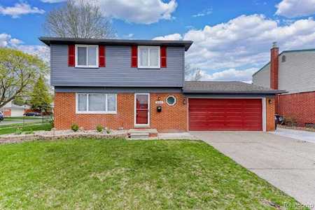 36698 Rolf St Westland, MI 48186