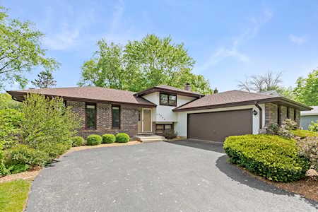 2908 Northcreek Dr Woodridge, IL 60517
