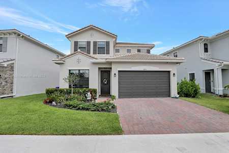 8495 NW 39th Ct Coral Springs, FL 33065