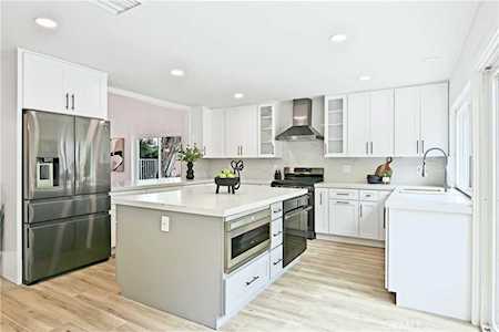 27382 Via Santillana Mission Viejo, CA 92692