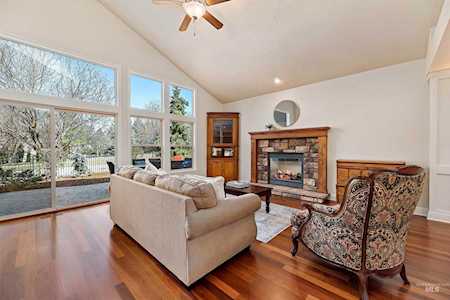 988 E Thunderbird Ct Eagle, ID 83616