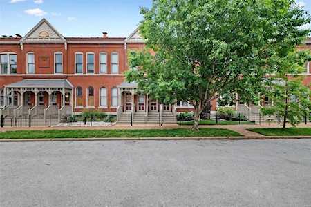 2315 Hickory St St Louis, MO 63104
