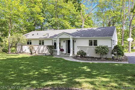 26740 La Muera St Farmington Hills, MI 48334