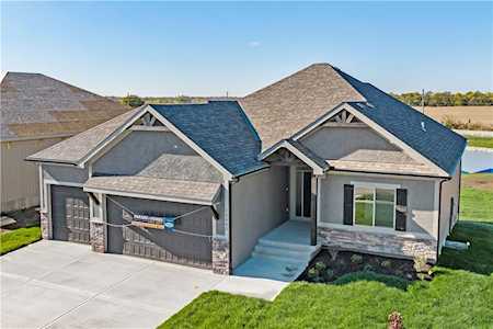 12802 S Foxborough Ct Lee's Summit, MO 64086