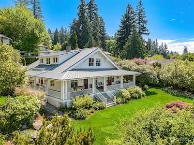 15935 Euclid Ave NE Bainbridge Island, WA 98110