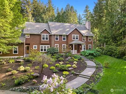 9870 NE Nelson Hill Ln Bainbridge Island, WA 98110