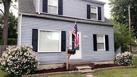 33110 Brown St Garden City, MI 48135