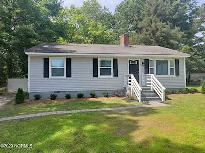 320 Clairmont Circle Greenville, NC 27834