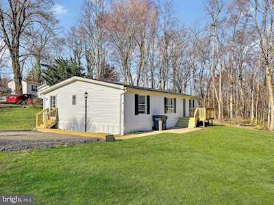 19 Manor Dr Nottingham, PA 19362