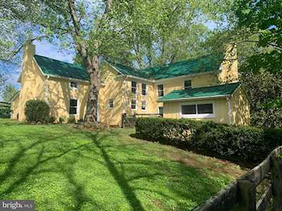8520 Maidstone Rd Delaplane, VA 20144