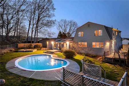 52 Countryside Dr North Providence, RI 02904