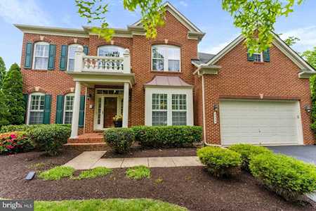 2035 Paisley Ct Woodbridge, VA 22191