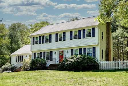 28 Cedar Hill Rd Dover, MA 02030