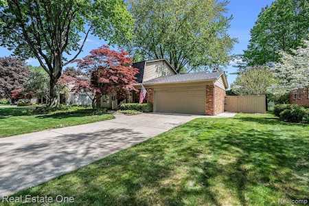 17556 Park St Livonia, MI 48152