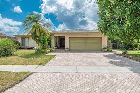 8211 NW 68th Ave Tamarac, FL 33321