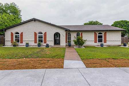705 Thompson Drive Saginaw, TX 76179