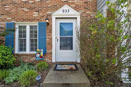 933 Brigantine Ct Chesapeake, VA 23320