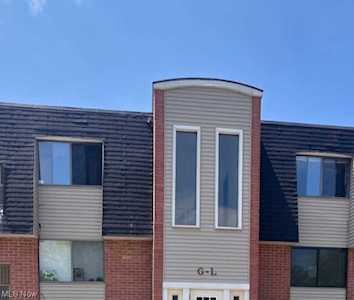 216 Moore #4L Avon Lake, OH 44012