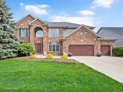 3019 Rollingridge Rd Naperville, IL 60564