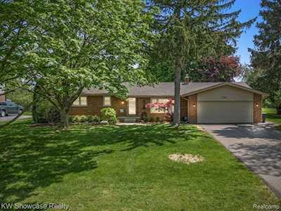 7381 Finnegan Dr West Bloomfield Twp, MI 48322
