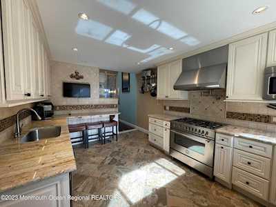9 Bridgewaters Dr #9 Oceanport, NJ 07757