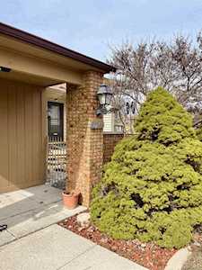 25111 Hamilton Ct #6 South Lyon, MI 48178