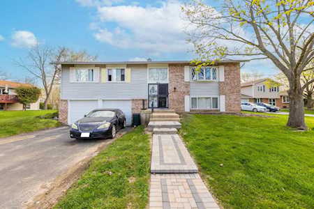 9 Charlotte Ct Bolingbrook, IL 60440