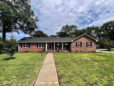 136 S Parliament Dr Virginia Beach, VA 23462