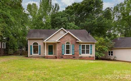 317 Enchanted Dr Matthews, NC 28104