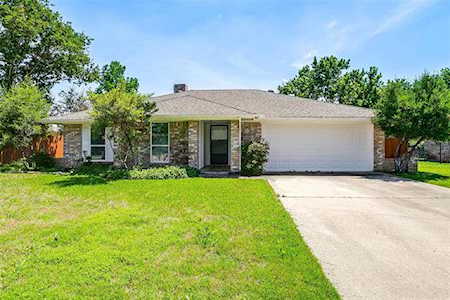504 Basswood Drive Euless, TX 76039
