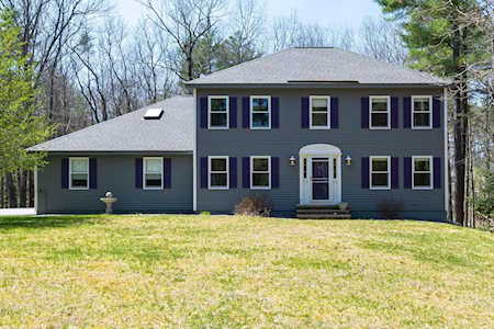 6 Beaver Pond Dr Brookline, NH 03033