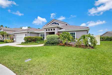 935 NW 202nd Ave Pembroke Pines, FL 33029