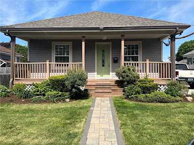 33 Dickinson Ave North Providence, RI 02904