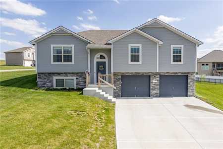 1101 SW 1101 SW Tulip Tree Circle Oak Grove, MO 64075